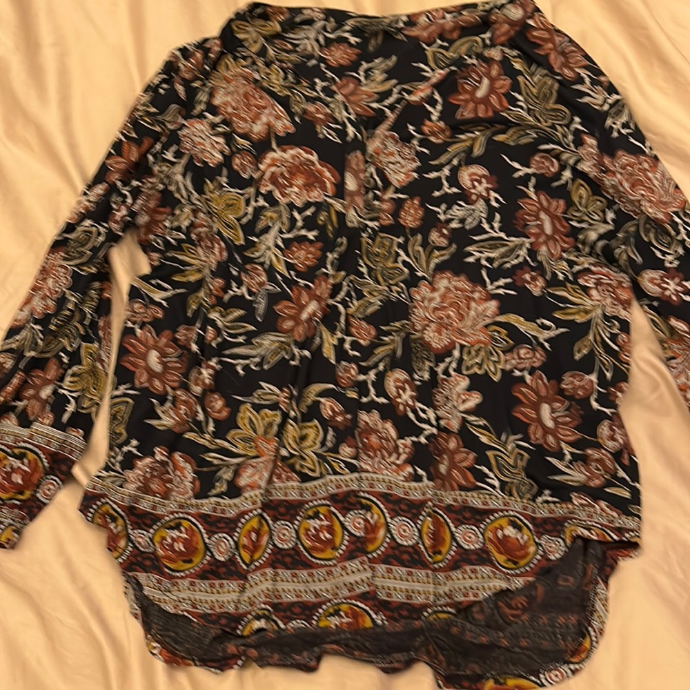 This paisley Lucky Brand Top is in mint condition. Size L